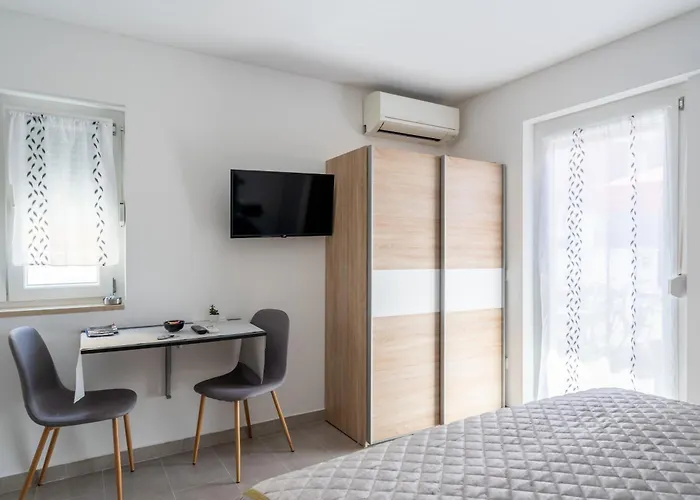 아파트 Istra 로비니